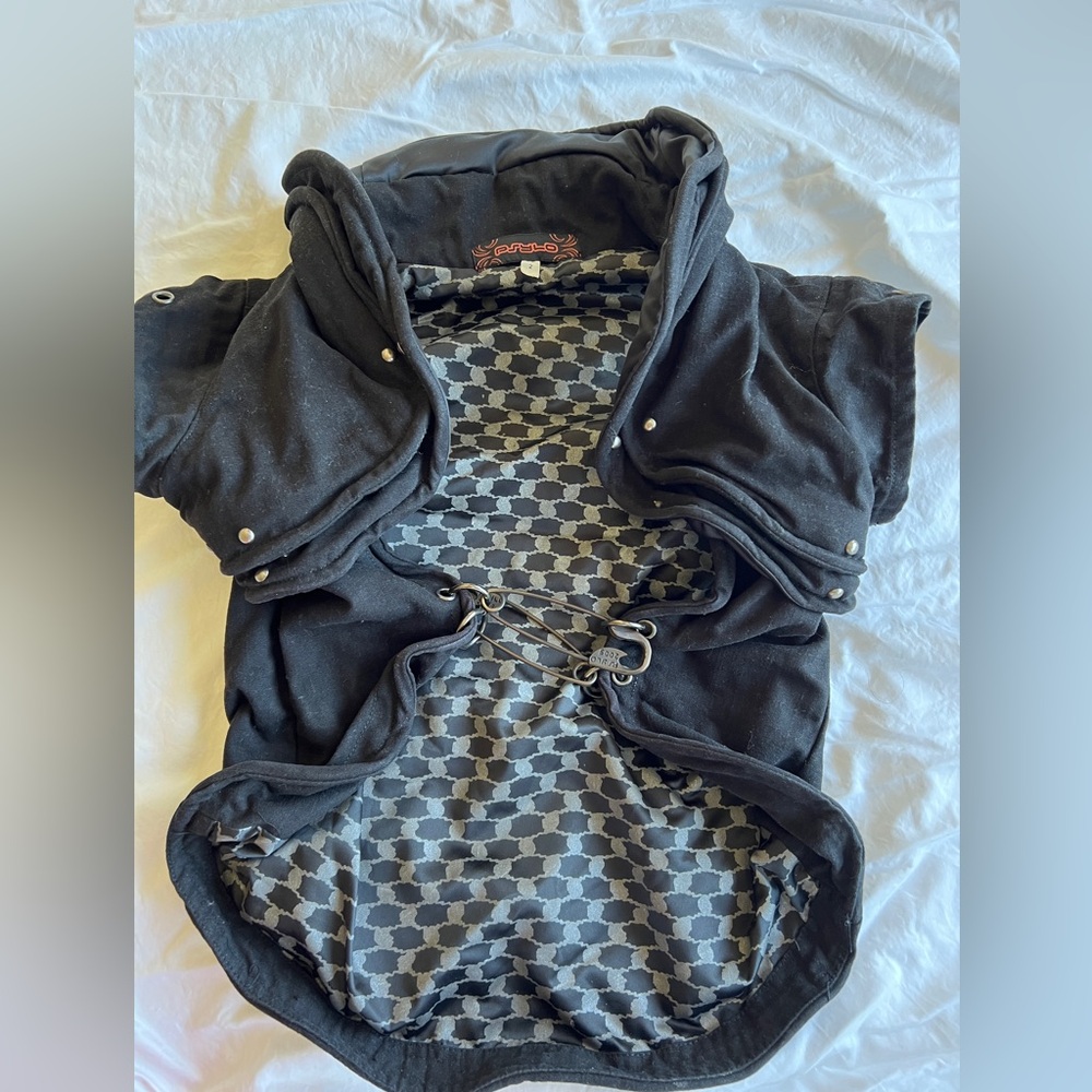 Psylo Black grey lining patterned Vest with safety pin closures Size 2